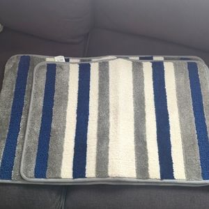 2 bath rugs